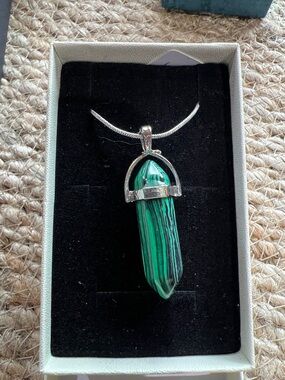 Green Malachite-Style Point Pendant Necklace with Silver Accents